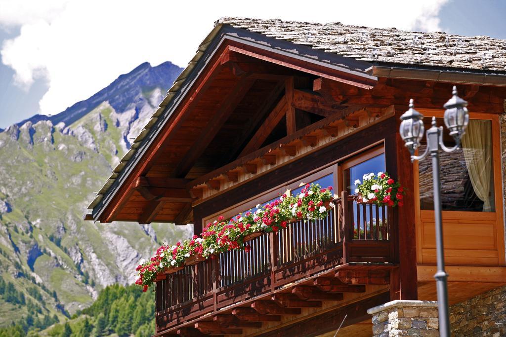 Готель Les Combes Ла-Саль Екстер'єр фото
