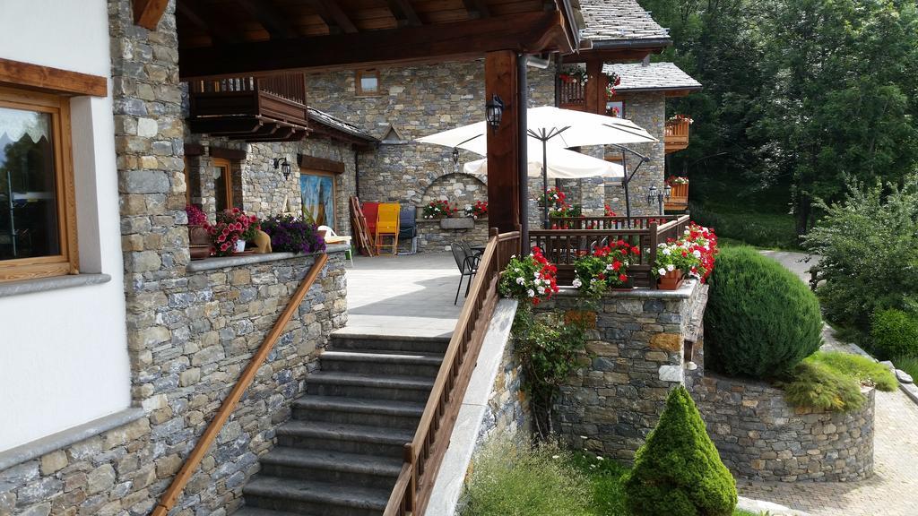 Готель Les Combes Ла-Саль Екстер'єр фото